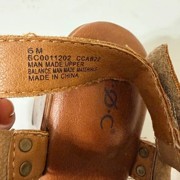 b.o.c. Tan Faux Leather Platform Clog Women 6M Sandals Wood Wedge Heel - Picture 13 of 15